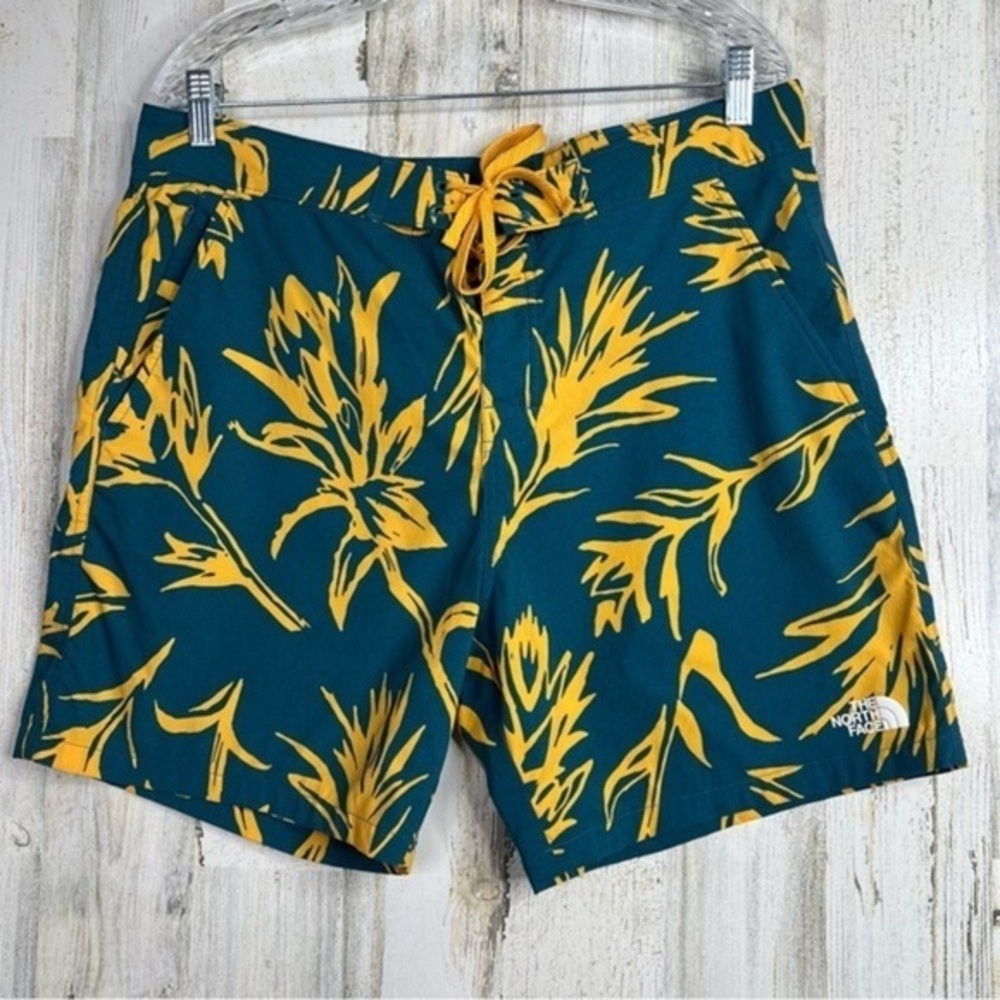 The North Face Men's Shorts Size 36,‎ Unlined